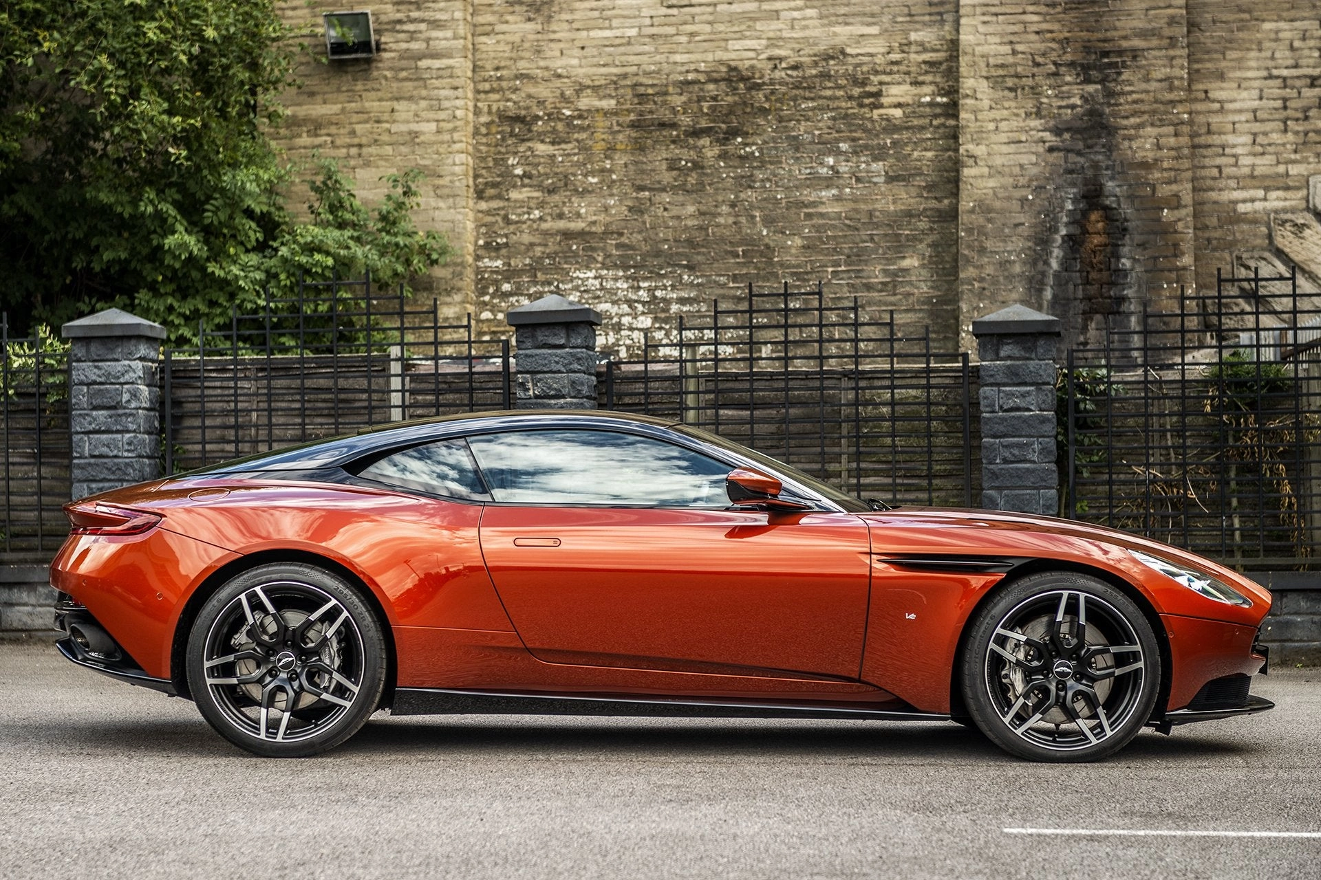 Aston Martin DB11 (2016-Present) Superleggera Light Alloy Wheels