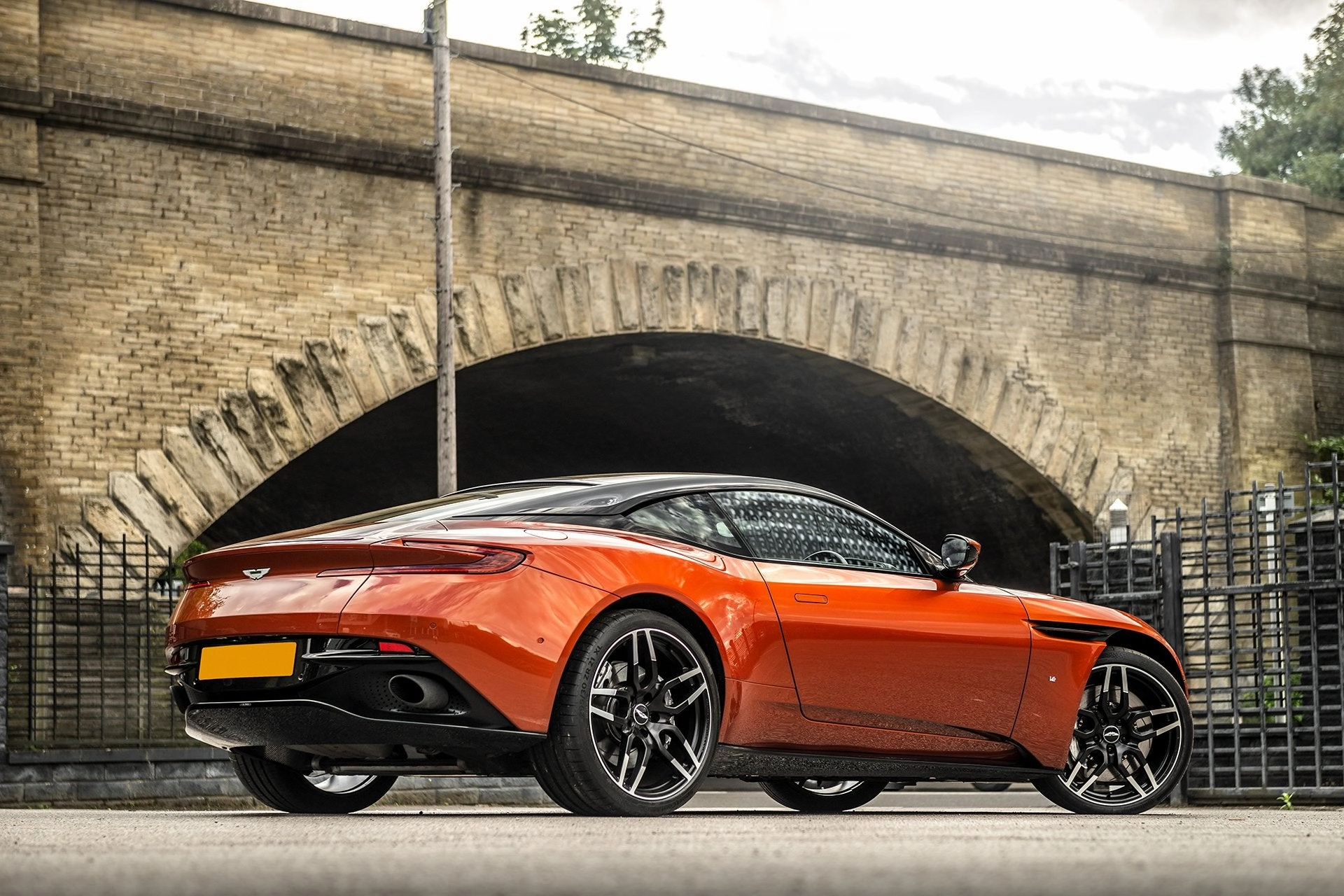 Aston Martin DB11 (2016-Present) Superleggera Light Alloy Wheels