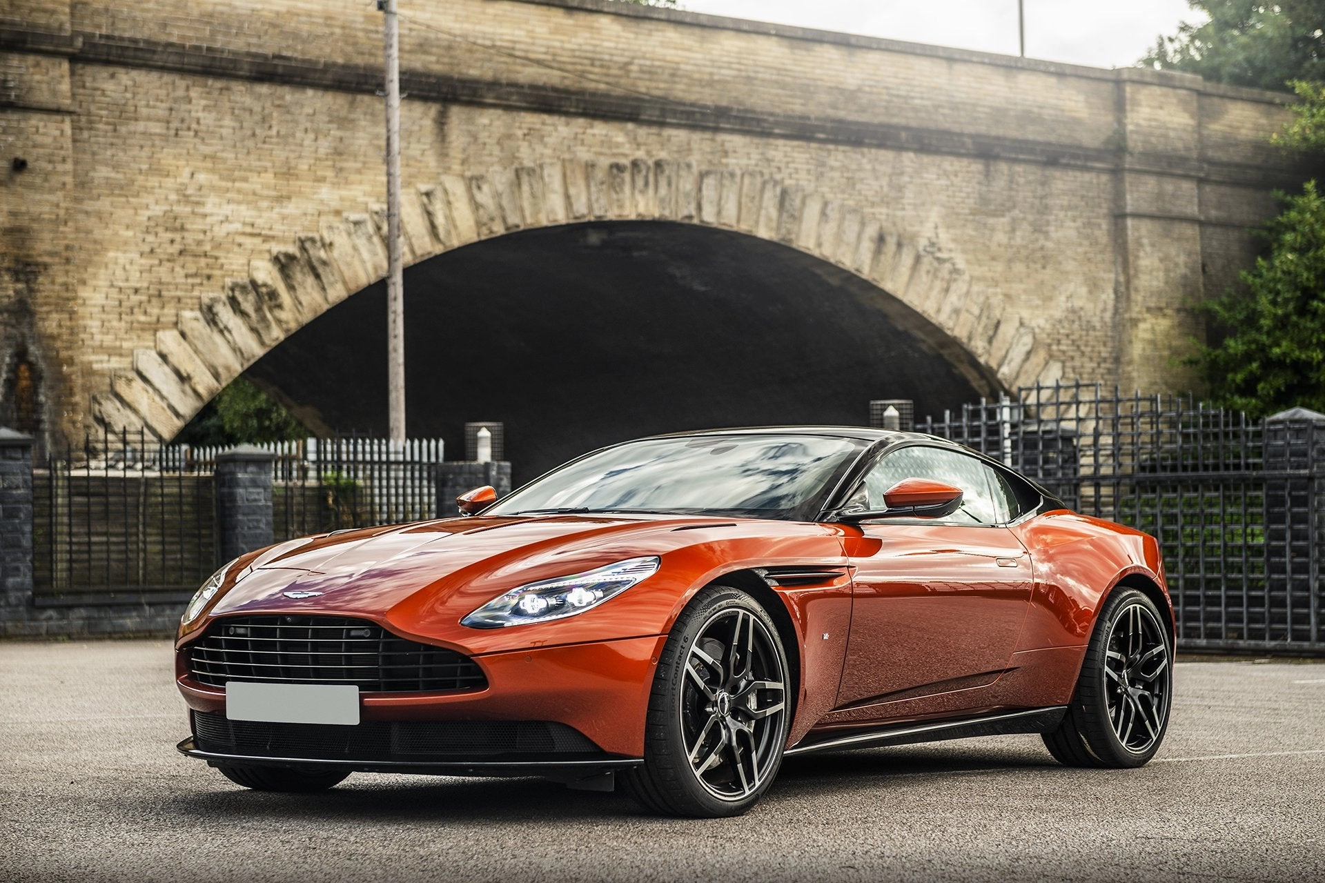 Aston Martin DB11 (2016-Present) Superleggera Light Alloy Wheels