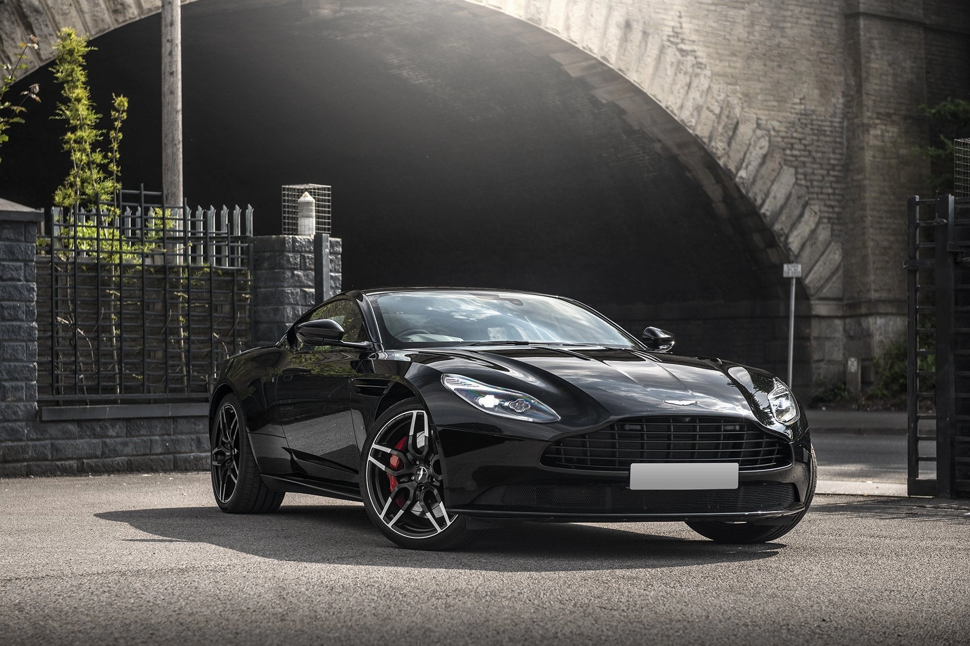 Aston Martin DB11 (2016-Present) Superleggera Light Alloy Wheels
