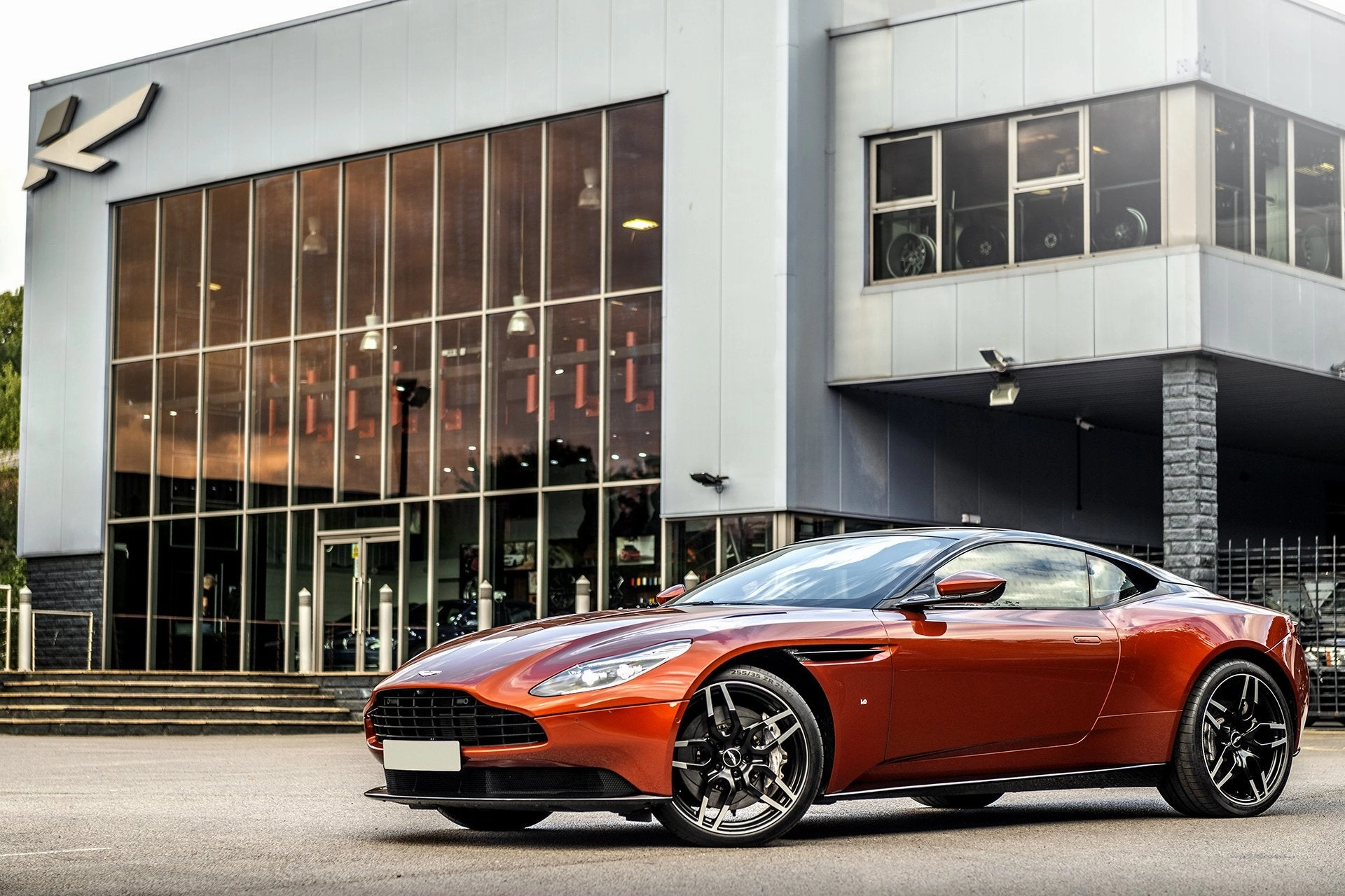 Aston Martin DB11 (2016-Present) Superleggera Light Alloy Wheels