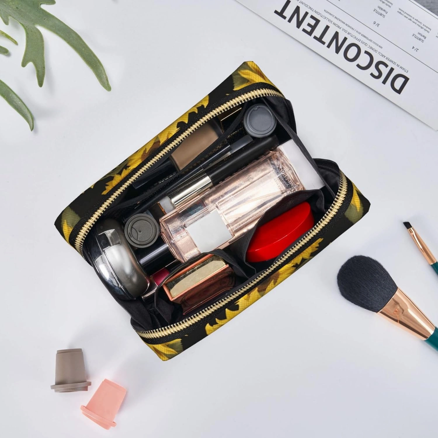 Golden Sunflowers Toiletry Pouch, Travel-Friendly Makeup Organizer For Makeup Brushes, Lipsticks