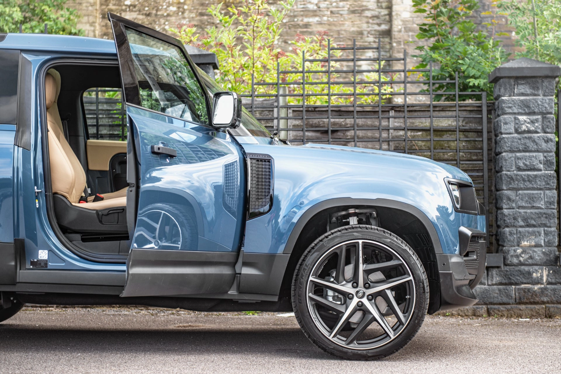 Land Rover Defender (2020-Present) Type 52 RS-Forged Alloy Wheels