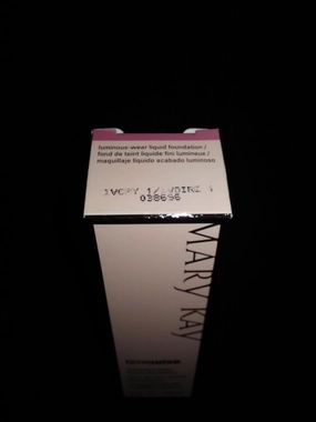 Mary Kay TimeWise Luminous-Wear Liquid Foundation for Normal/Dry Skin (Ivory 1)