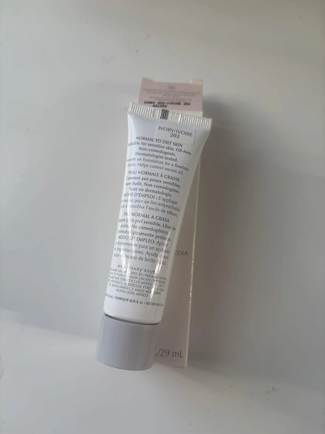 MK Ivory 202 041999 Medium Coverage Liquid Foundation