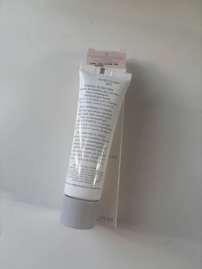 MK Ivory 202 041999 Medium Coverage Liquid Foundation