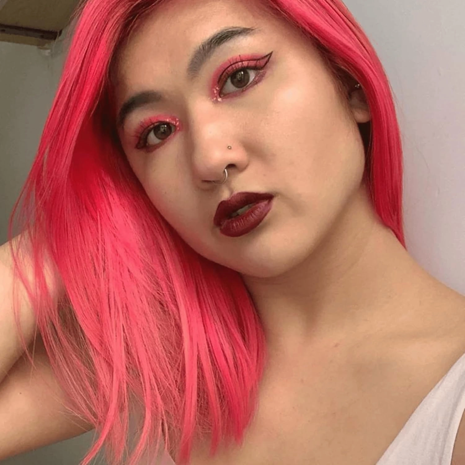oVertone Color Depositing Conditioner - 8 oz, Extreme Pink, Semi Permanent Hair Color with Shea Butter & Coconut Oil - Vegan, Cruelty-Free
