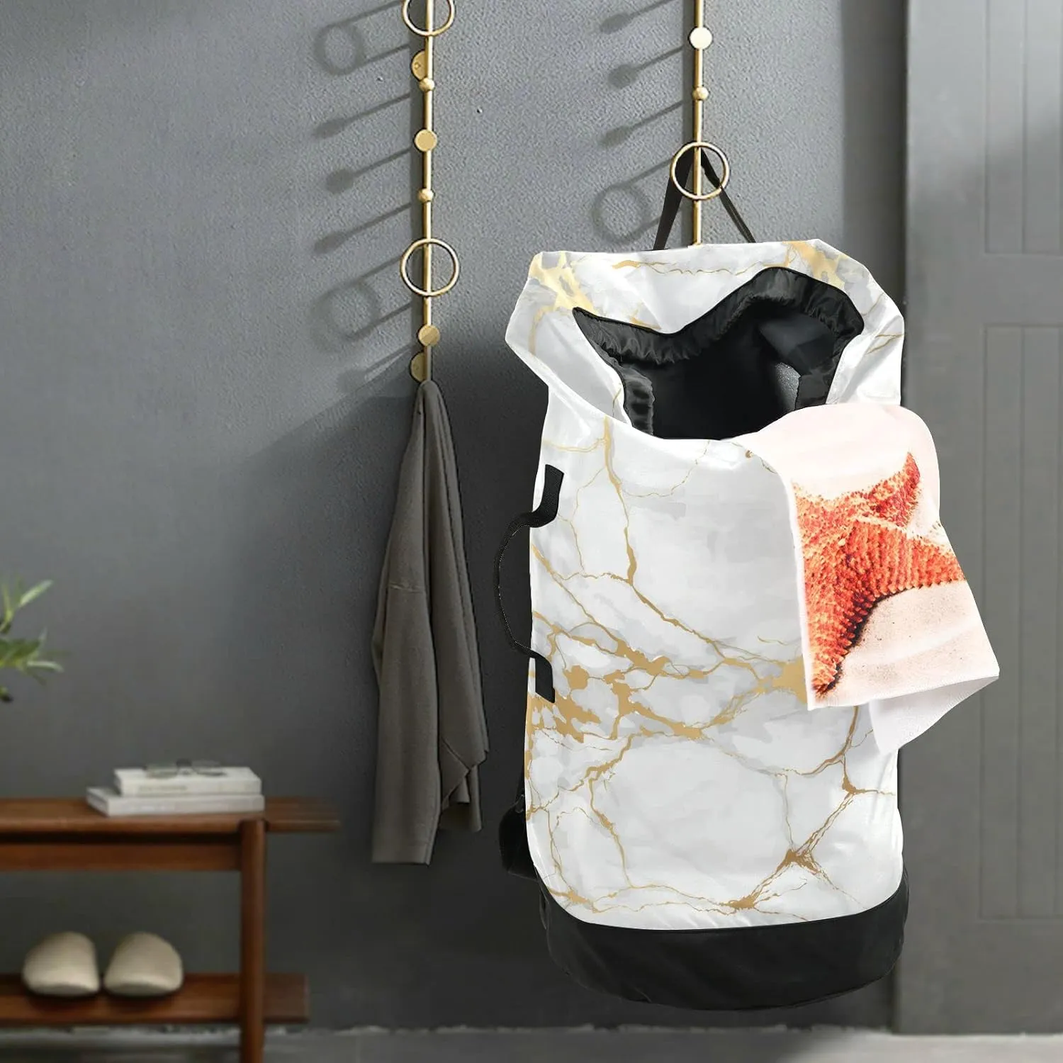 Oyihfvs White Gold Marble Texture with Golden Lines Backpack Laundry Bag, Laundry Backpack with Shoulder Straps, Waterproof Nylon Clothes Hamper Bag for Men Women Yoga Backpack