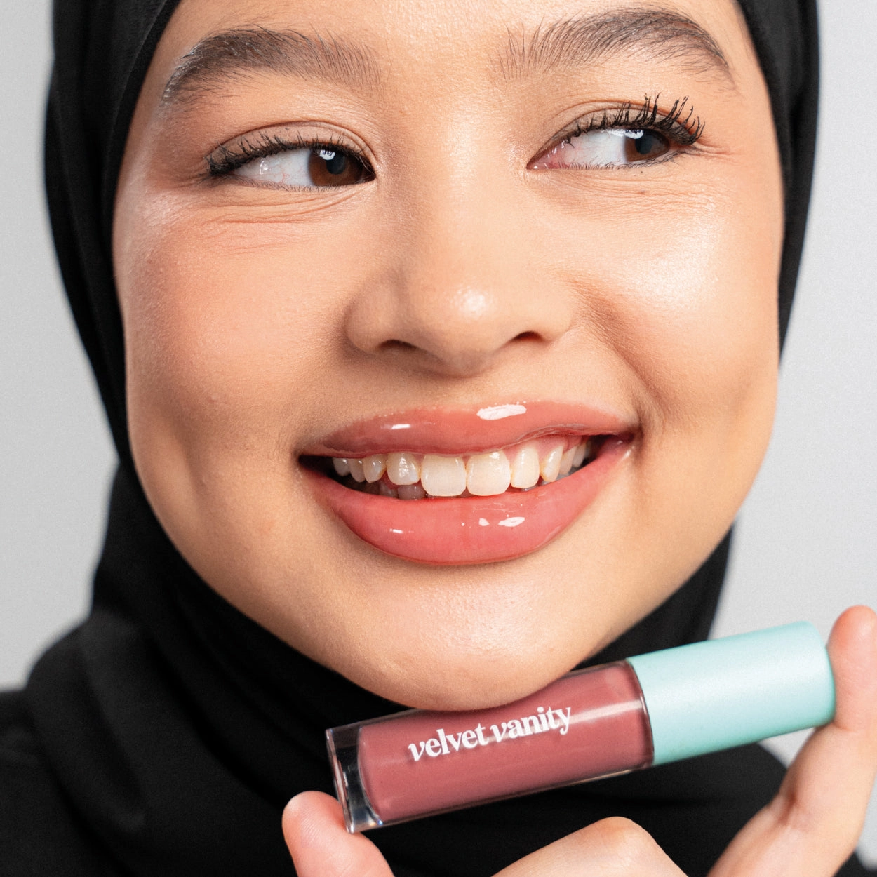 Peptide Glo Lip Oil in Strawberry Milkshake