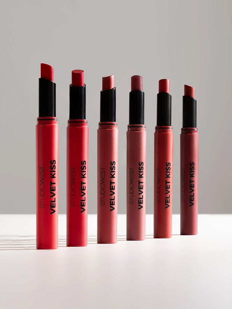 Studiowest Velvet Kiss Slim Stick Pink Paradise P-04 Lipstick - 2 gm